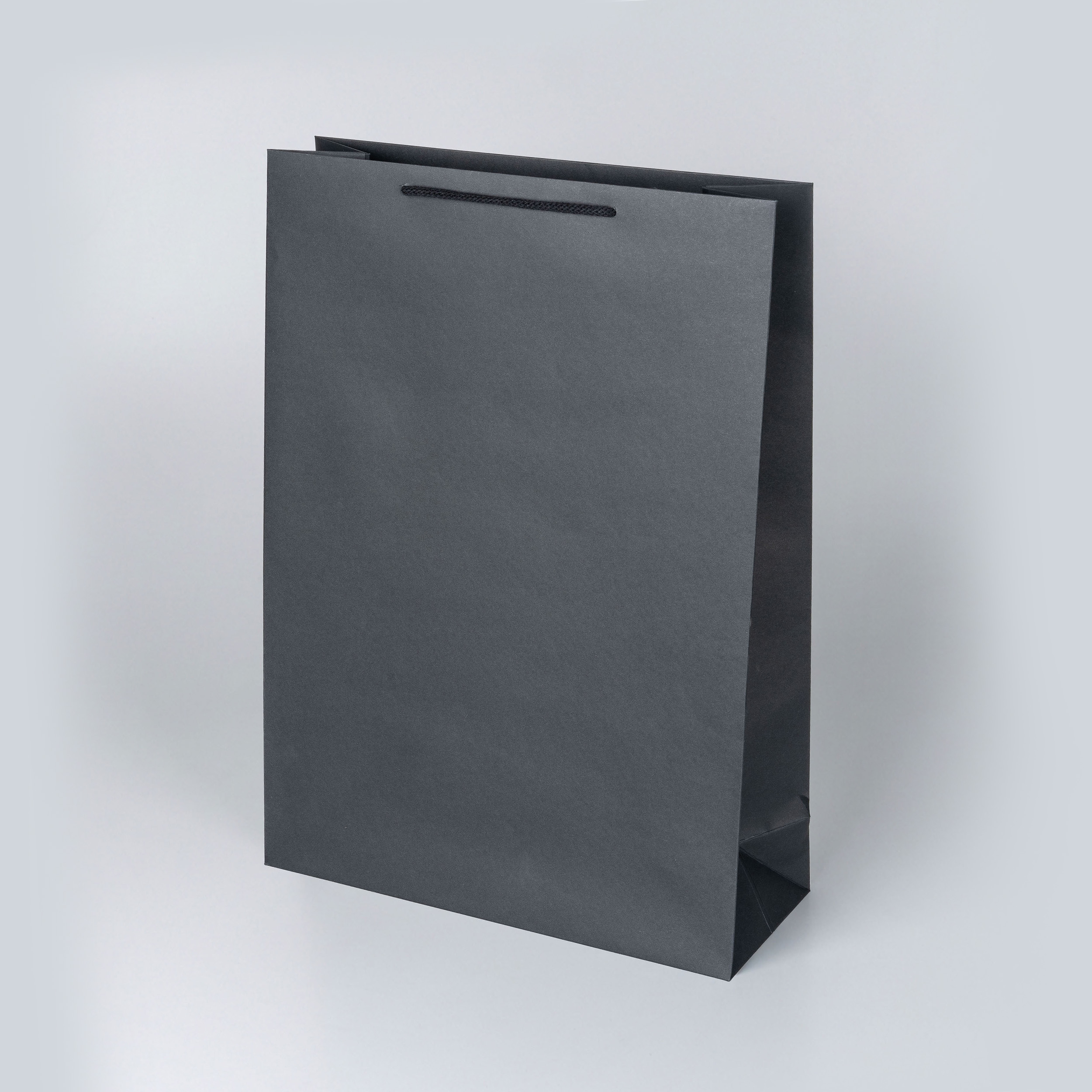 czarna-torba-papierowa-premium-pionowa-do-sklepu