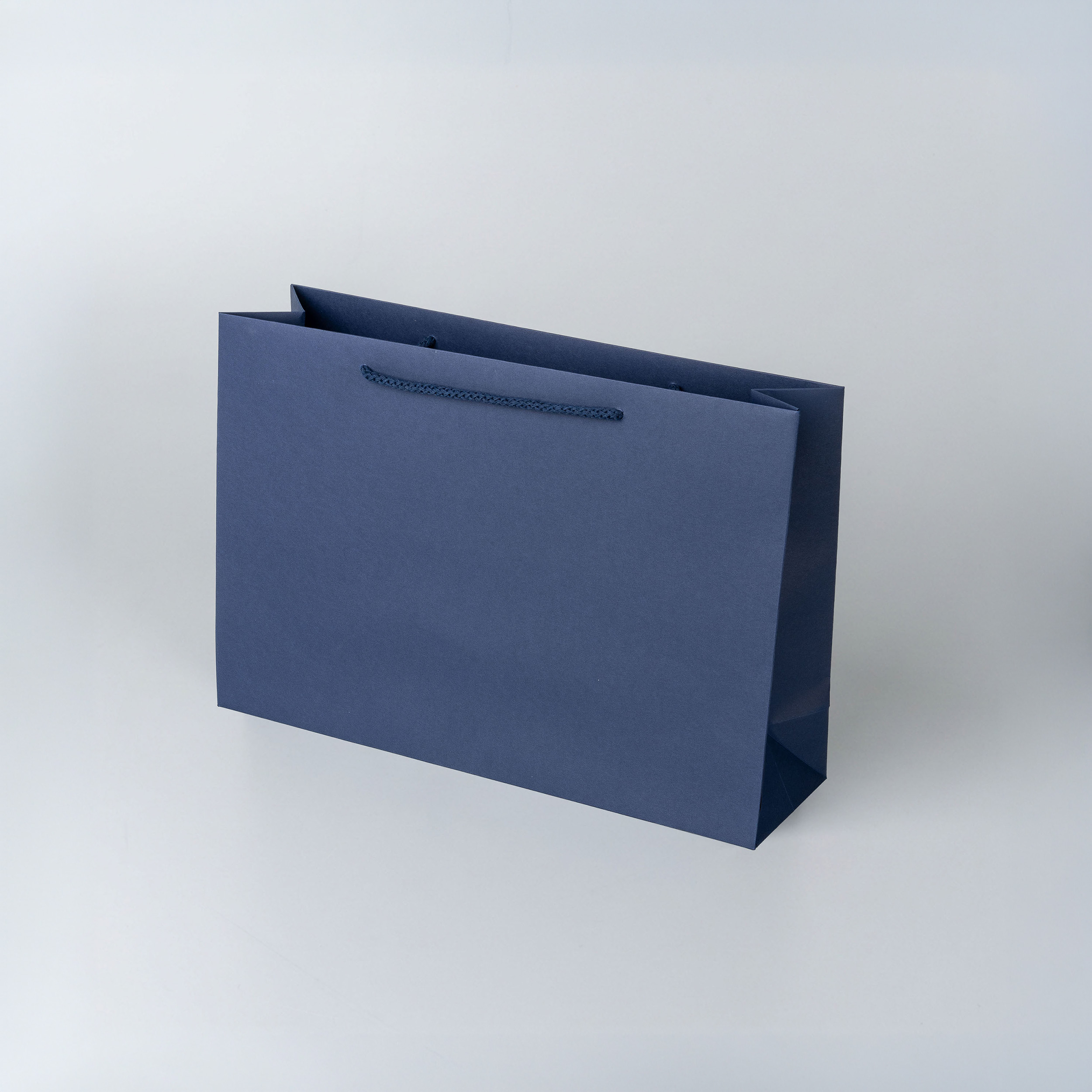 granatowa-torba-papierowa-premium-pozioma-torba-sklepowa