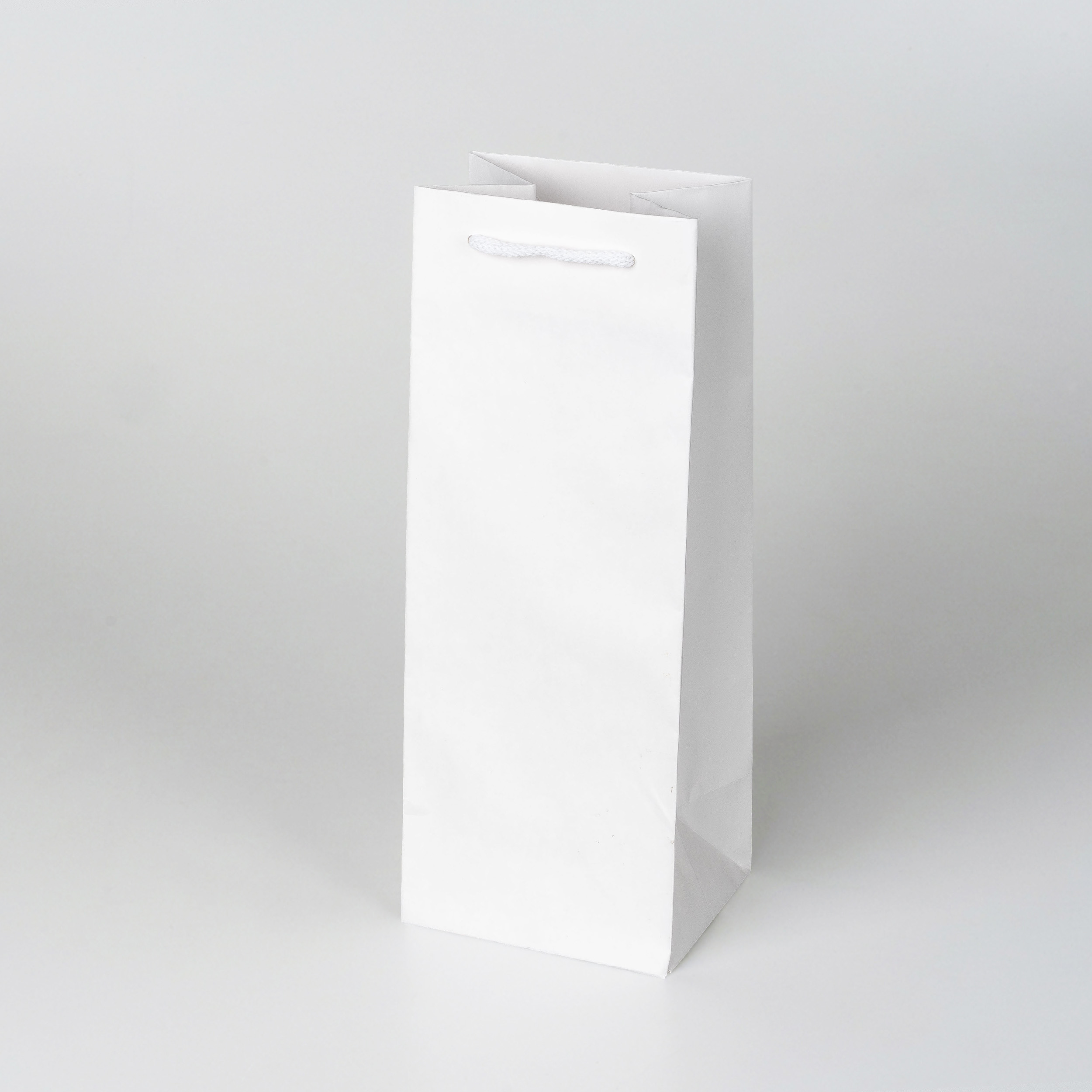 torba-papierowa-premium-biala-na-wino-opakowanie-prezentowe